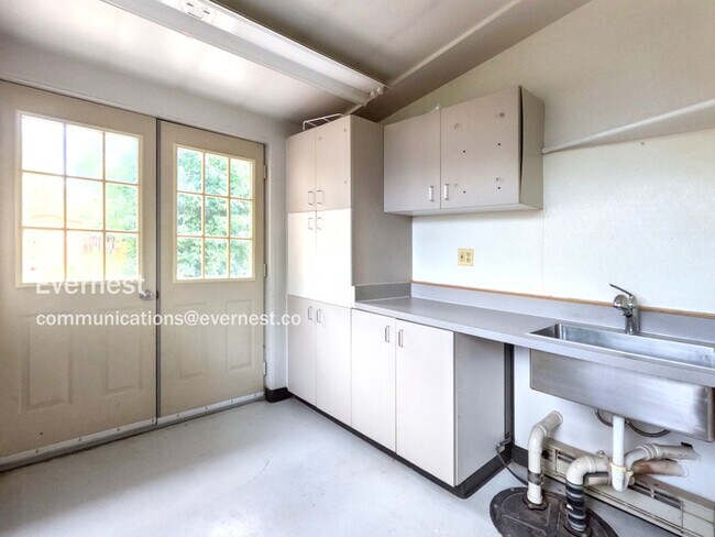 Building Photo - 712 Frontier Ct