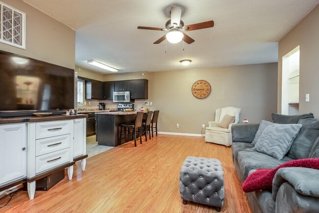 Building Photo - 340 Hillcrest Dr