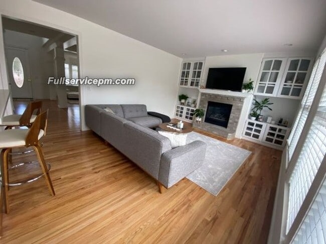 Building Photo - Beautiful Federal Way home you don't want to miss