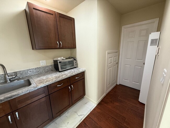 Building Photo - North 6th Street