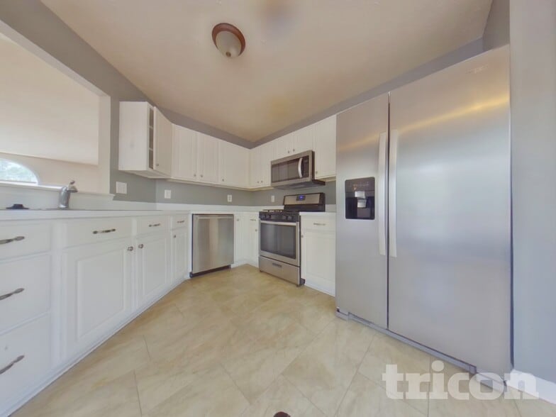 Building Photo - 3020 Lake Park Ct