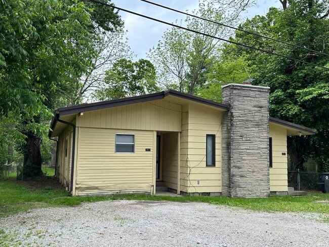 Building Photo - 2417 S Madison St