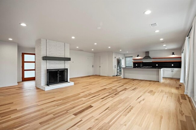 Building Photo - 7700 Manassas Dr