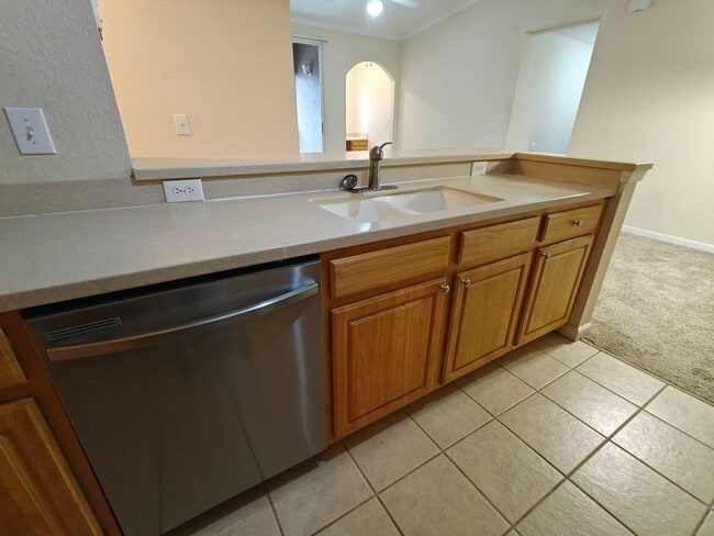 Building Photo - Beautiful 3 Bedroom, 2 Bathroom Townhome with Garage – Pet Friendly!