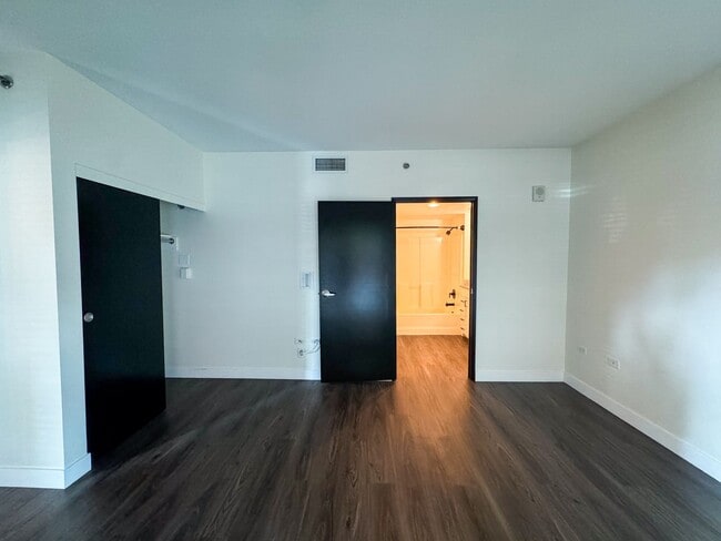 Building Photo - Little Italy Updated Townhome Style 2Bed 2...
