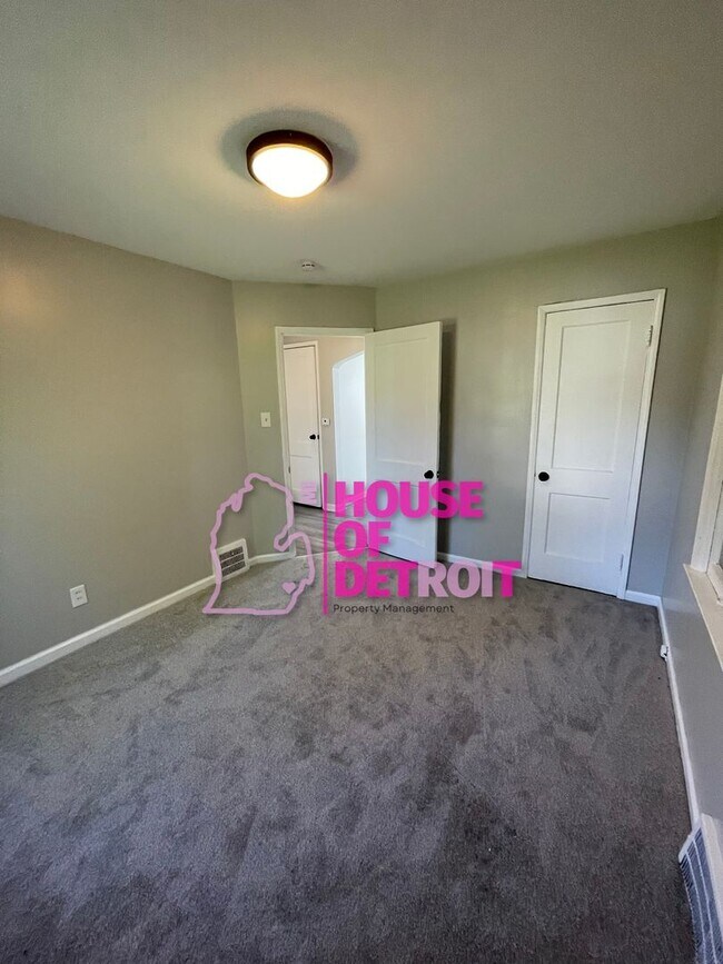Building Photo - 3 BEDROOM | 1 BATH | FREE PRE SCREEN