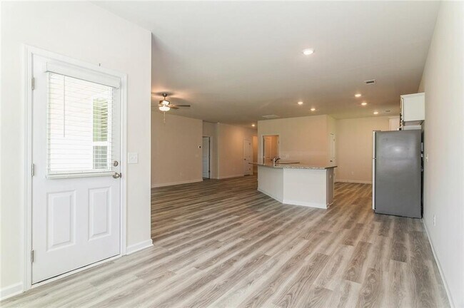 Building Photo - 629 Mackenzie Cv