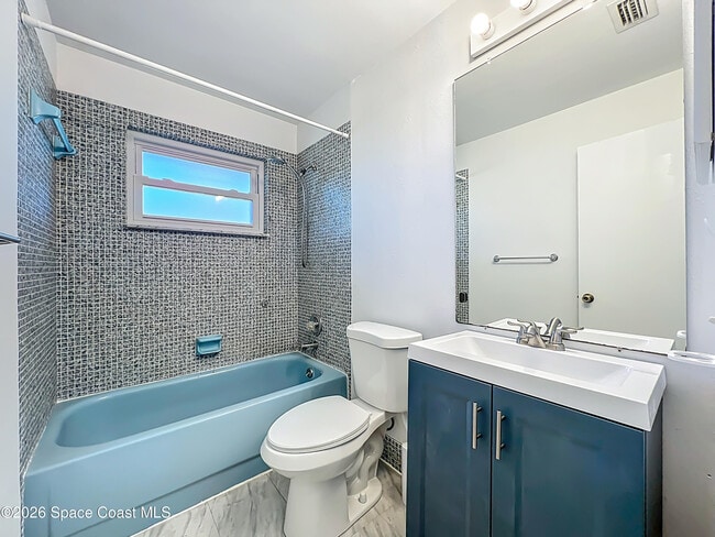 Building Photo - 2140 Emerald Ct