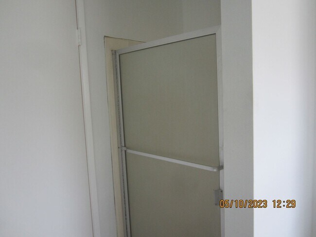 Building Photo - SPACIOUS 2 STORY CONDO