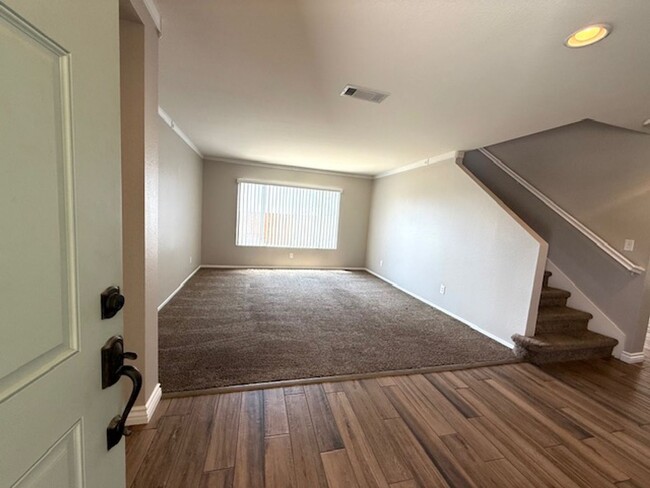 Building Photo - Beautiful Home located in Sunbow