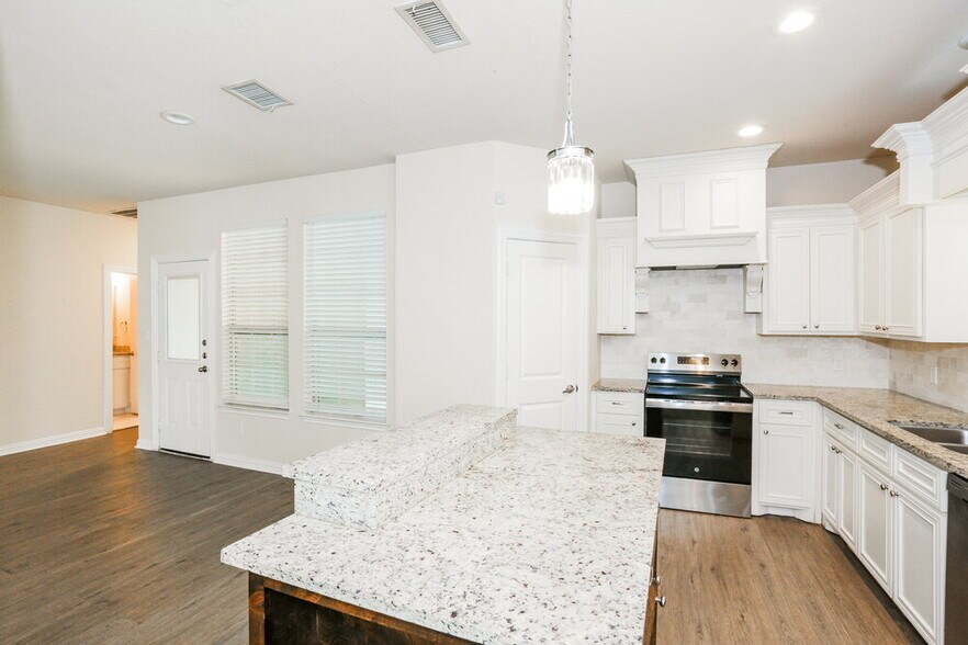 Building Photo - 1314 Roan Dr