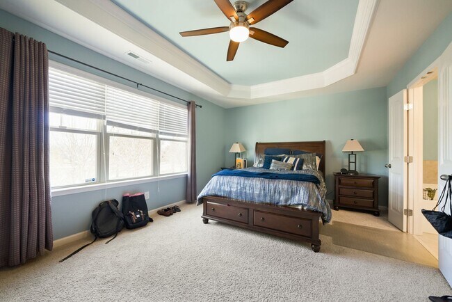 Building Photo - Stylish and Spacious 3bd/2.5ba Townhome w/ Garage in SE Durham!