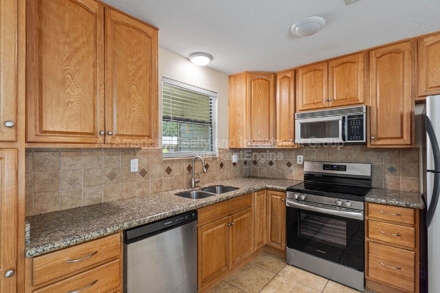 Building Photo - 137 Deville Dr