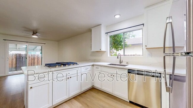 Building Photo - 570 Pomo Dr