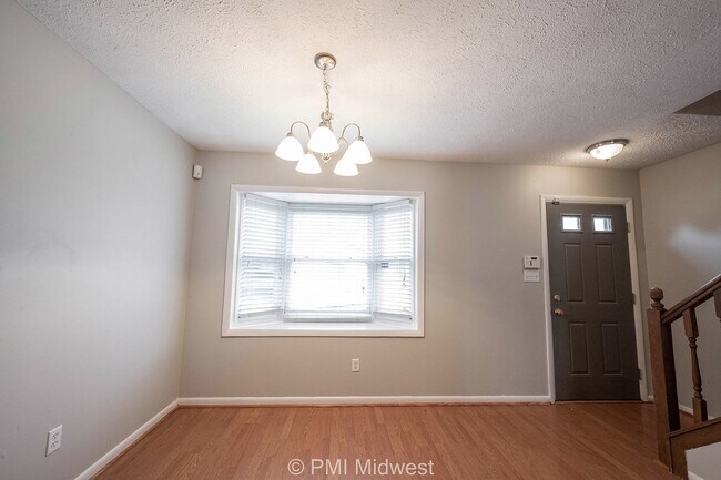 Building Photo - "Charming 2-Bed Haven with 1.5 Baths in Indianapolis – Cozy Living Awaits!"