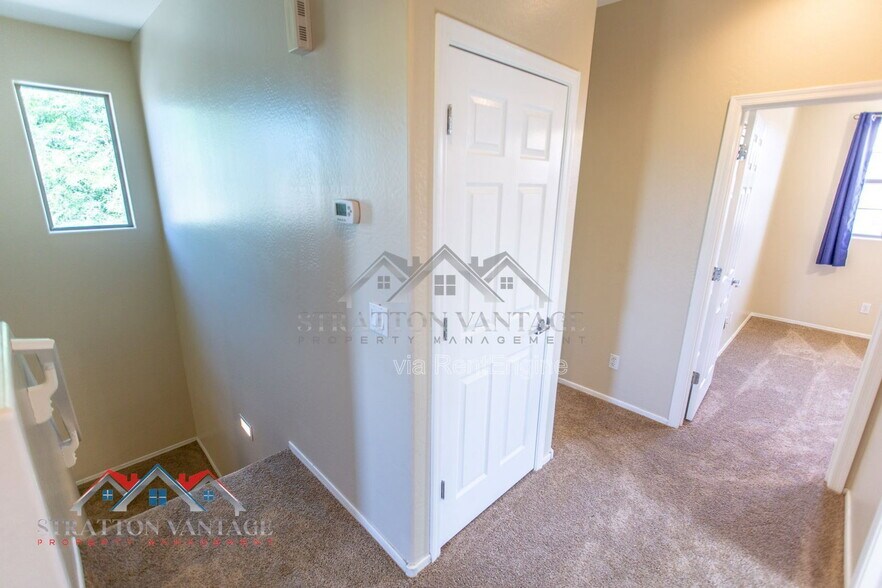 Building Photo - 9136 W Meadow Dr