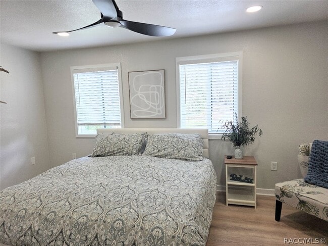 Building Photo - 65 Beach Ln