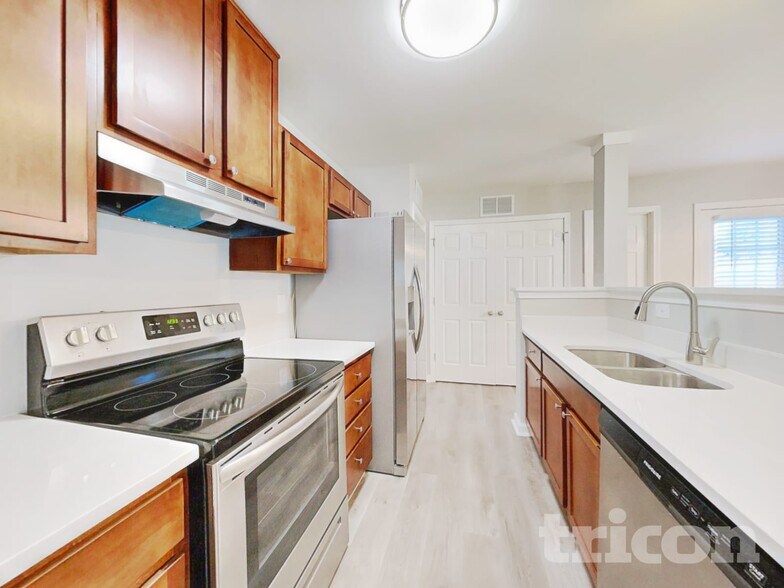 Building Photo - 2410 King Malcolm Ln