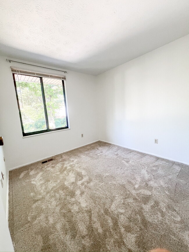 Building Photo - 136 Old Gate Rd