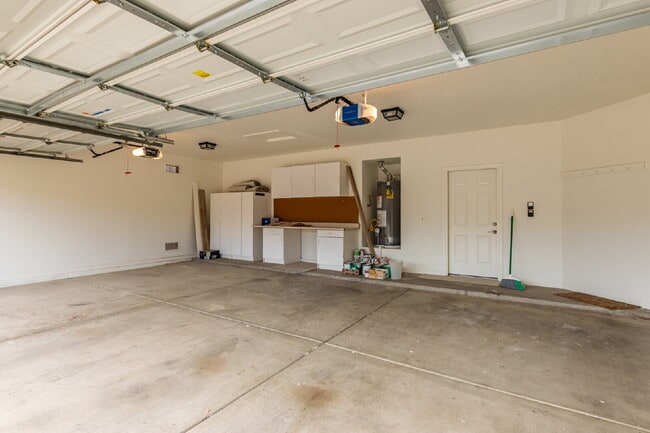 Building Photo - Arabian Views 4 bed 2 bath with pool
