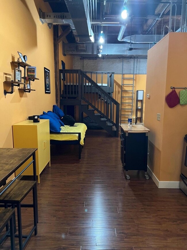 Building Photo - 585 S Upper St