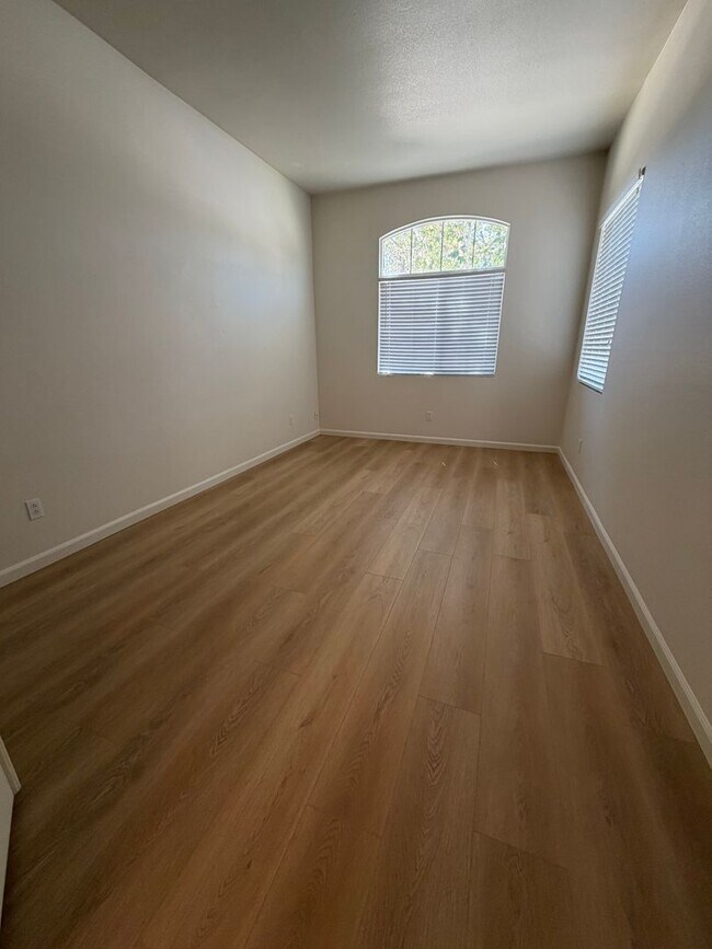 Building Photo - 9839 Tarzo Way
