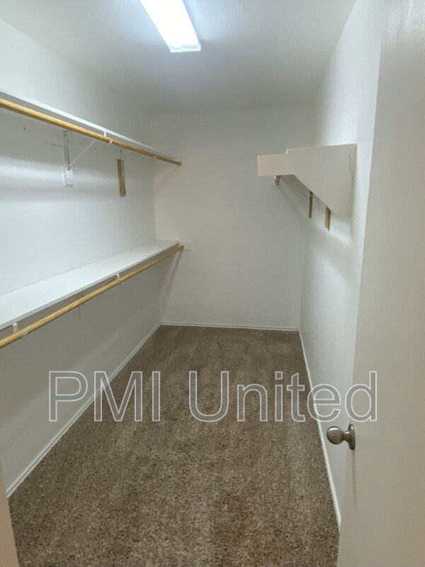 Building Photo - 3805 Oceanview Dr