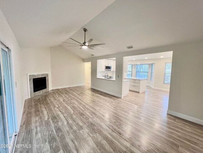 Building Photo - 13582 Cardona Dr