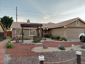 Building Photo - 936 Alameda St