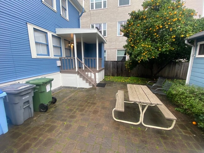 Building Photo - Advent - Gorgeous 5 Bedroom Home With Front/Backyard, Driveway & Washer/Dryer!