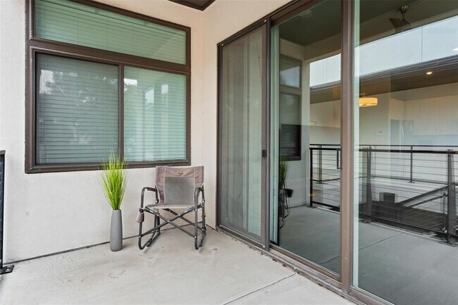 Building Photo - 1306 West Ave