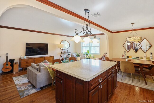 Building Photo - 208-44 15th Dr