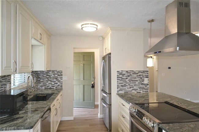 Building Photo - 746 Barbara St