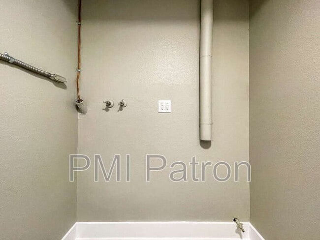 Building Photo - 21602 Belshire Ave