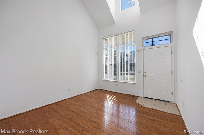 Building Photo - 4899 Green Ct