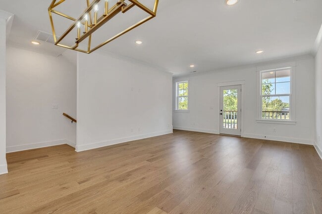 Building Photo - 2019 Maple Vw Ln