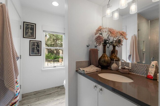 Building Photo - 3005 Bryker Dr