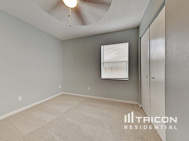Building Photo - 704 Falkirk Ave