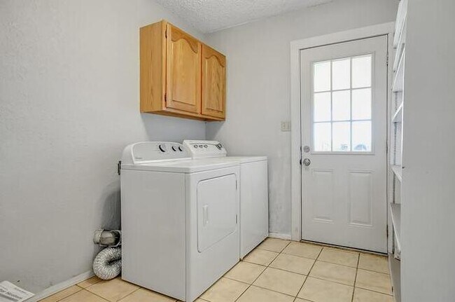 Building Photo - 1704 Frog Pond Rd