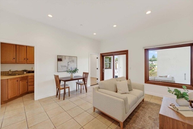 Building Photo - 41 S Circle Dr