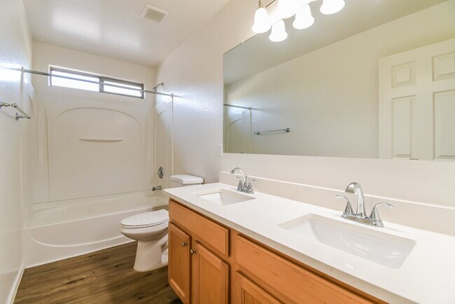 Building Photo - 2552 E Meadow Lark Way