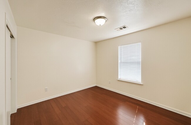 Building Photo - 11910 Fossil Rock Ln