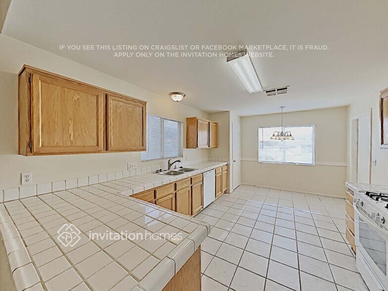 Building Photo - 3725 St Charles Ct