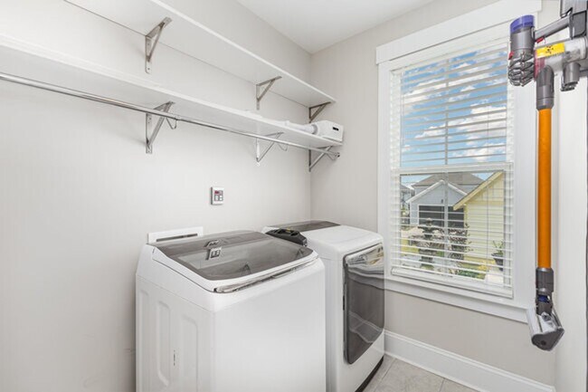 Building Photo - Exclusively Offered by Muse Realty Rentals...