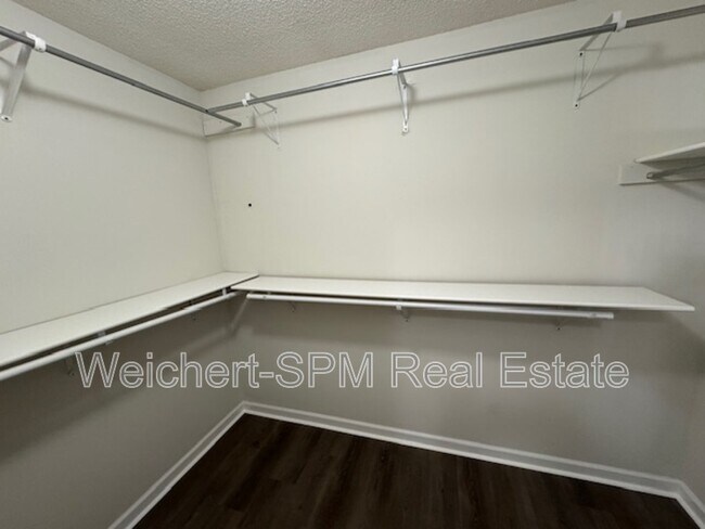 Building Photo - 110 S Walnut Bend Rd