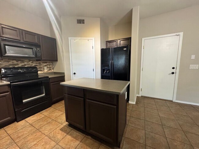 Building Photo - 3 BEDROOM 2.5 BATH HOME IN TRAMONTO COMMUNITY