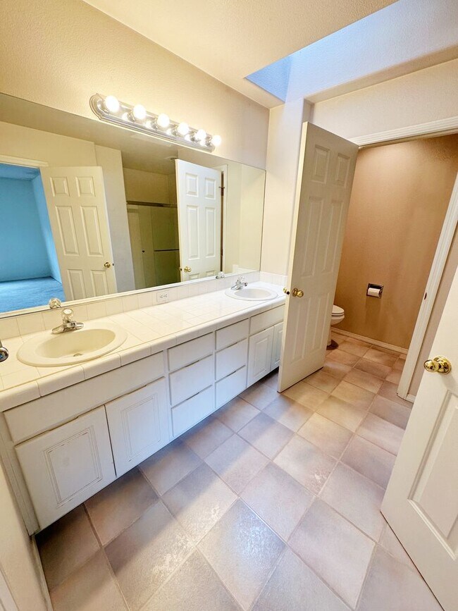 Building Photo - Gorgeous 4-Bedroom, 2.5-Bathroom House in Beaverton