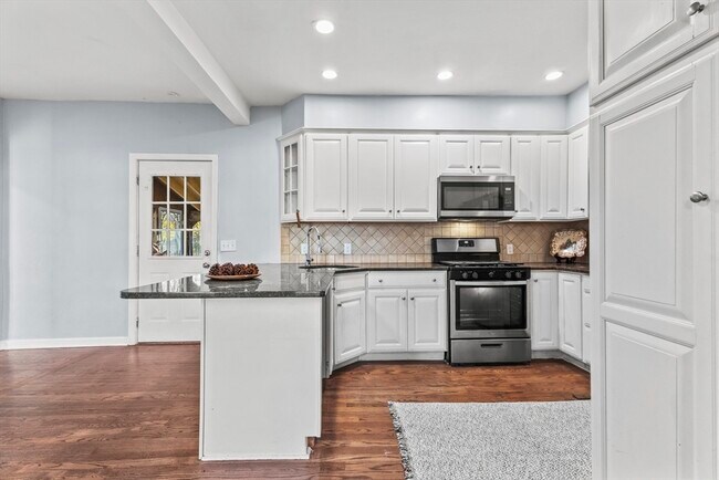 Building Photo - 1142 Washington St