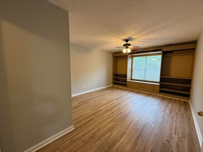 Building Photo - 1206 Kendal Ct