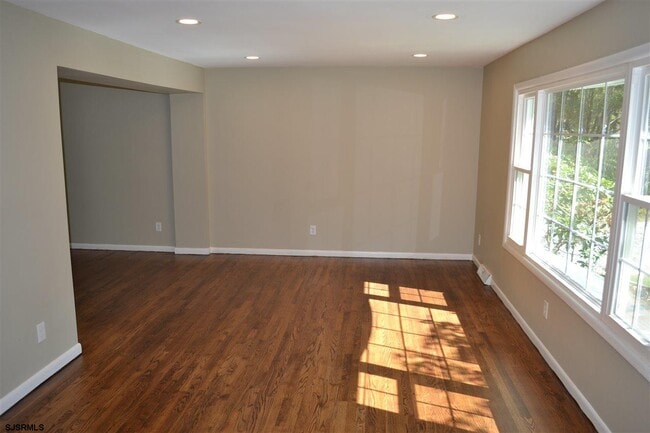 Building Photo - 122 Seaside Ave